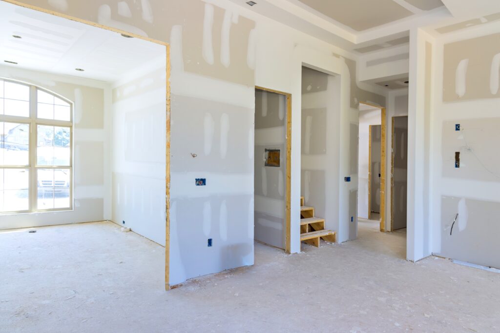 Kosten für Trockenbauwand- ein ein neugebaute Wohnung mit weißen Wänden